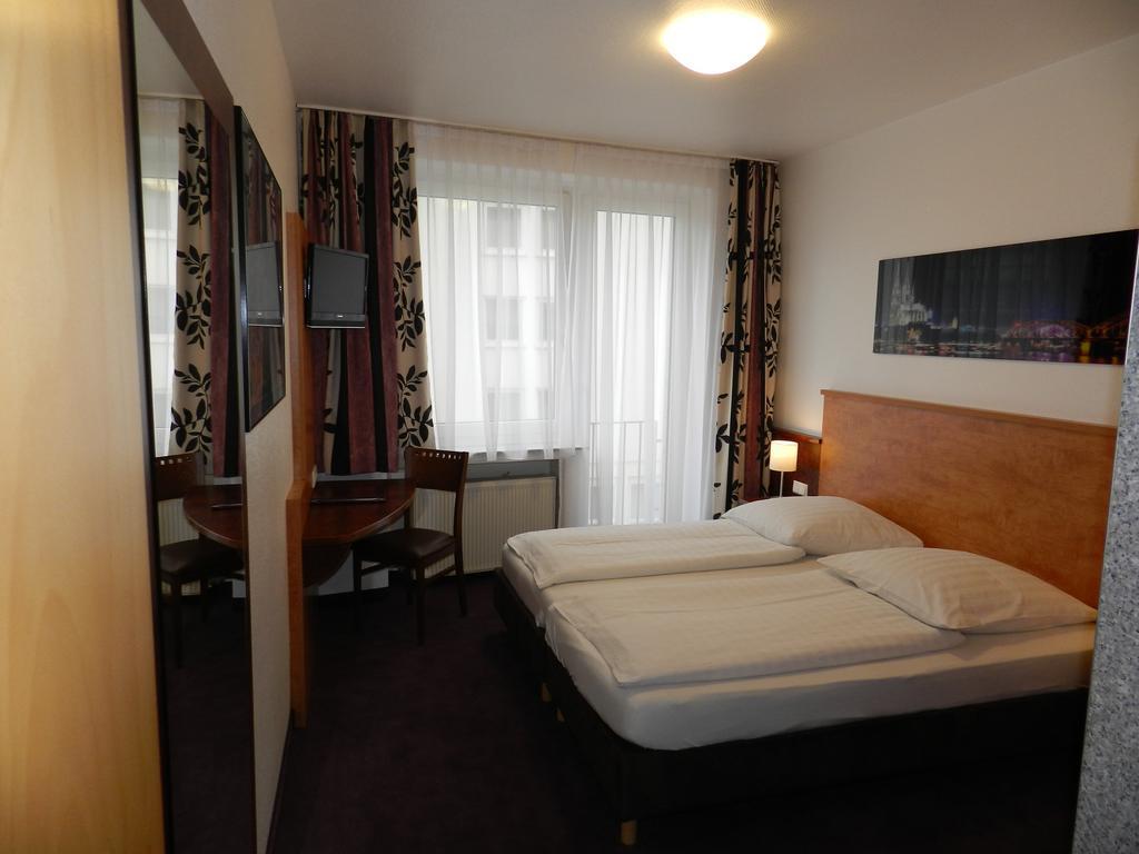 Hotel Breslauer Hof Am Dom Köln